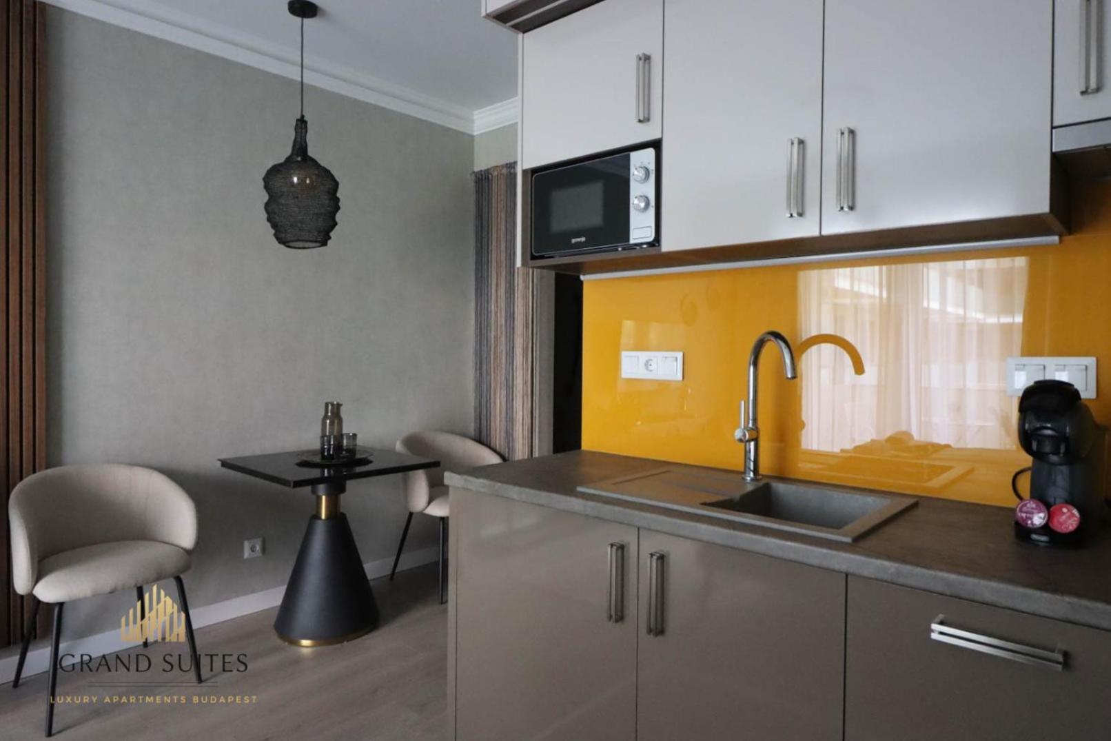 Grand Suites Promenade Budapest Exteriör bild